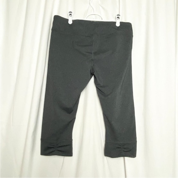 North Face Tadasana Crop Legging - Picture 2 of 5